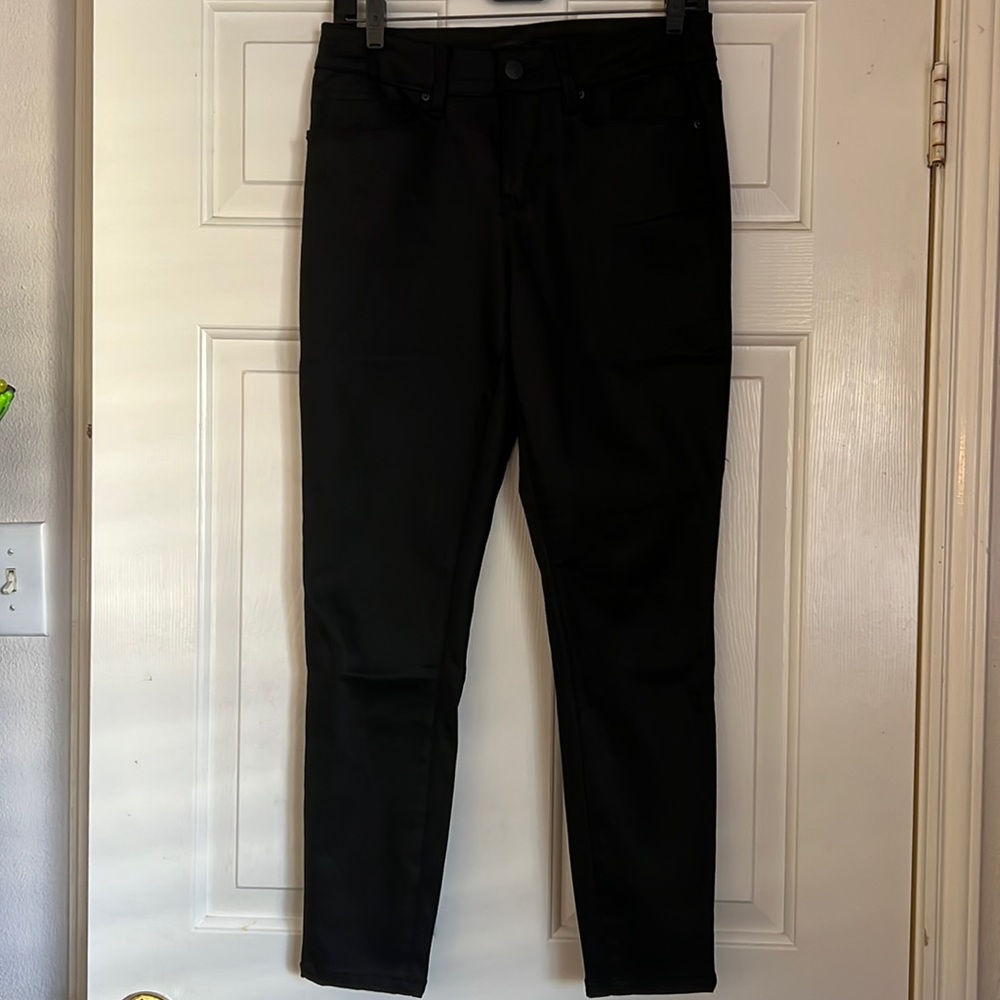 Royalty For Me black pants, ankle length, straight leg, size 6